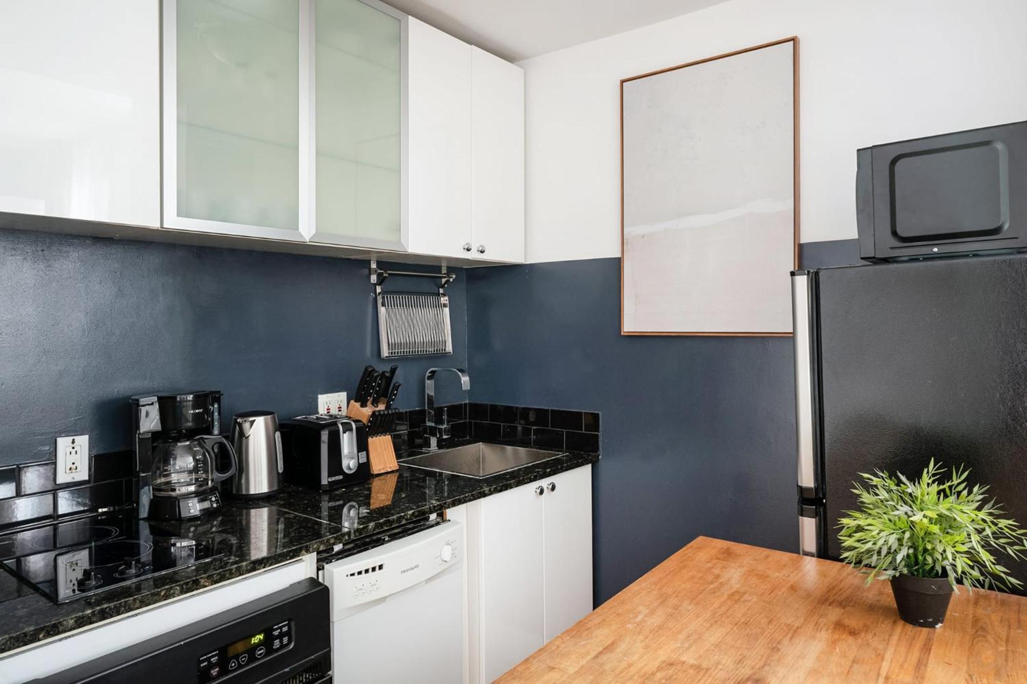 139-3e West Village 1br Value *